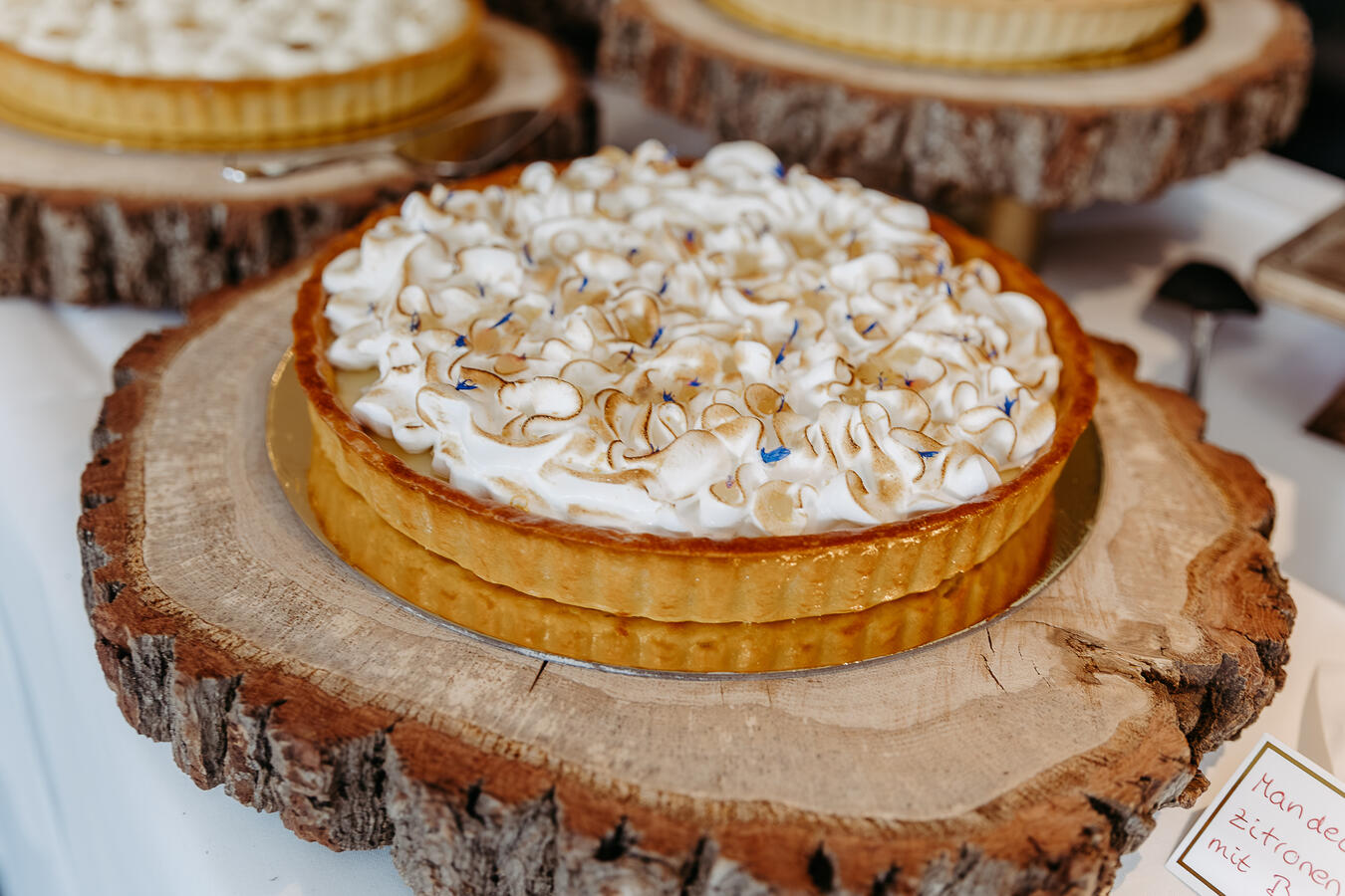 Zitronen-Mandel-Tarte mit Meringue Zitronen-Mandel-Tarte mit Meringue